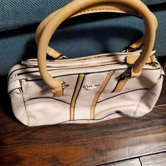 Guess - Picture 2 of 16